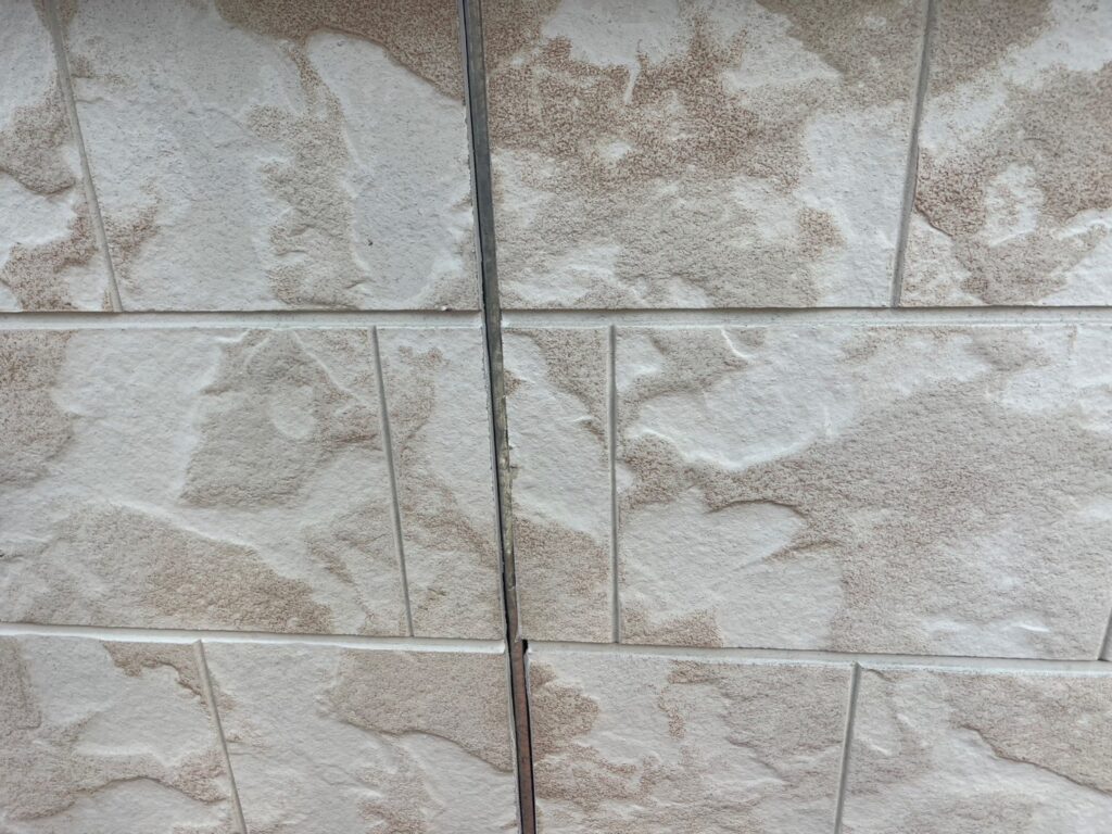 gaiheki_caulking_before1